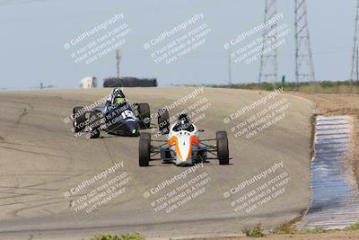 media/Apr-30-2022-CalClub SCCA (Sat) [[98b58ad398]]/Group 3/Race (Grapevine)/